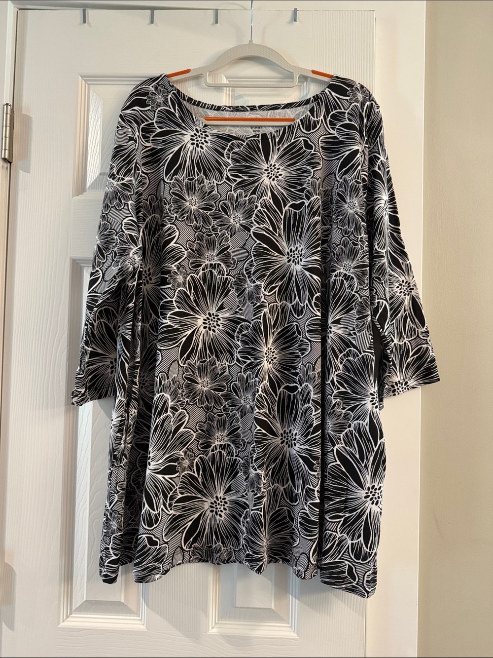 Woman Within Black & White Floral Tunic Top with pockets NWT